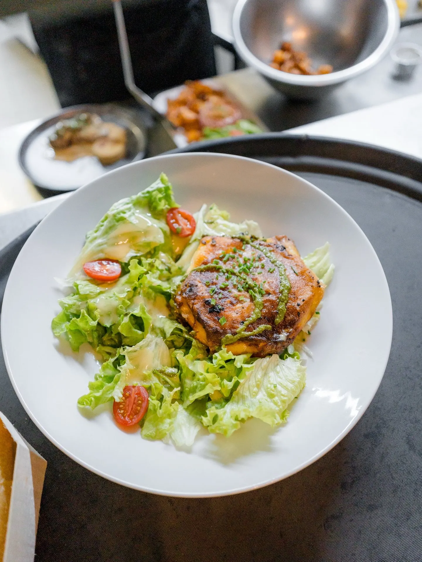 Assiette généreuse servie au déjeuner
